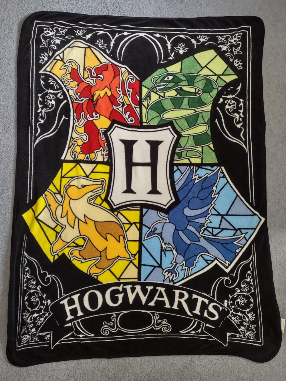 2019 Harry Potter Fleece Throw - Hot Topic
